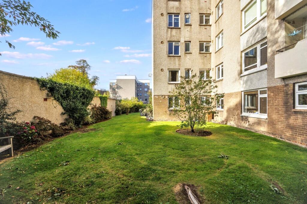 Apartment in Edinburgh - More