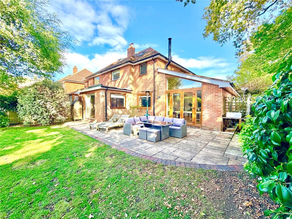 Gold Mead Close, Lymington, Hampshire, SO41 photo 2