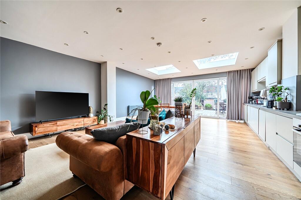House in London - View 2