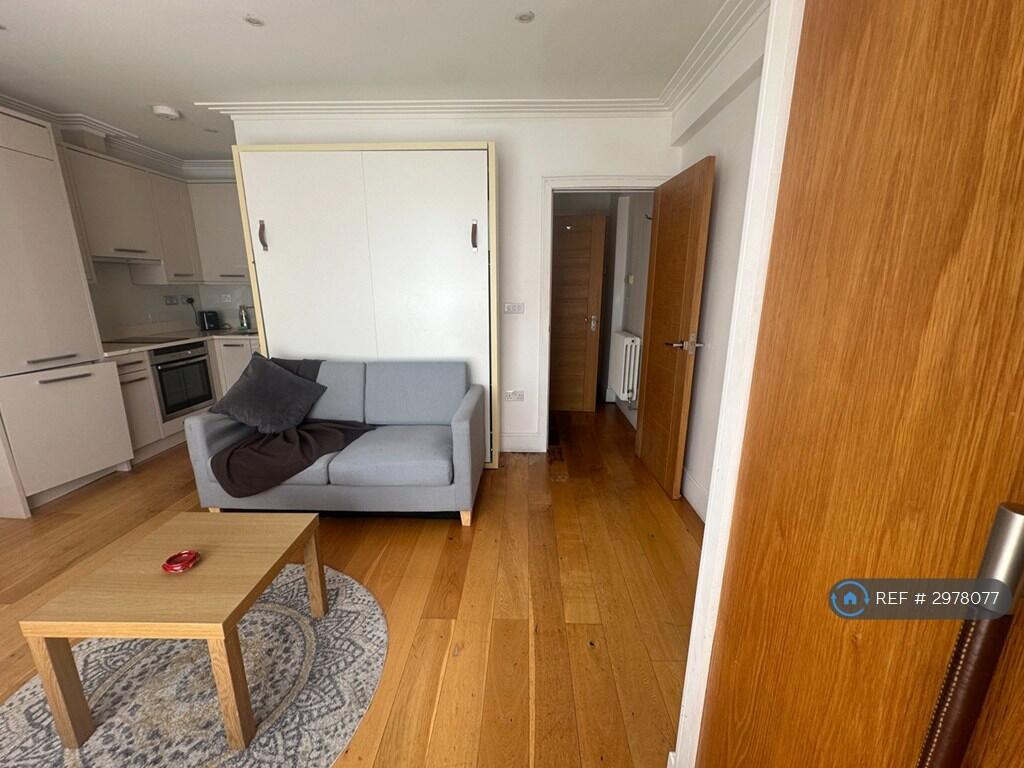 Apartment in London, Paddington - View 4