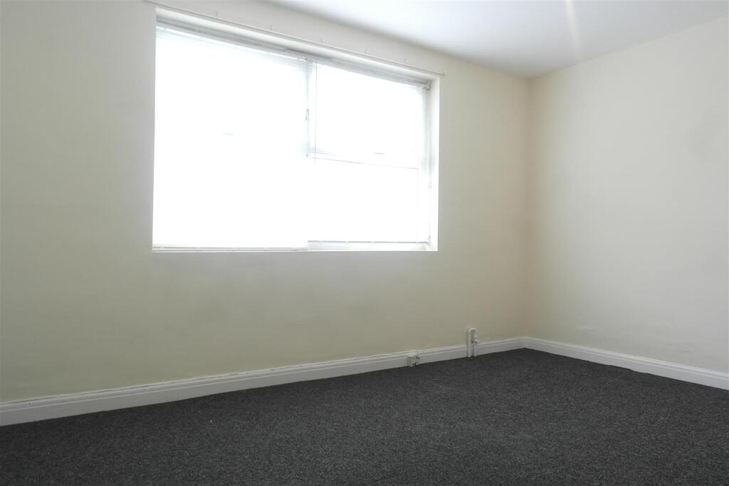 Apartment in Hull - View 2