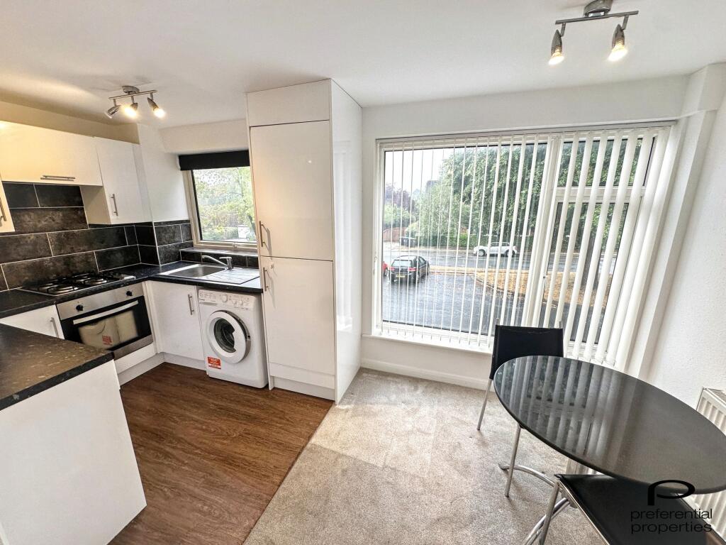 Apartment in Sutton Coldfield, Maney - View 5