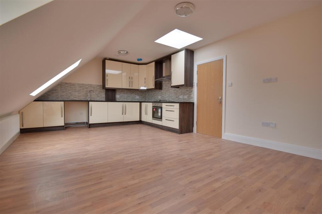 Apartment in Watford - View 5