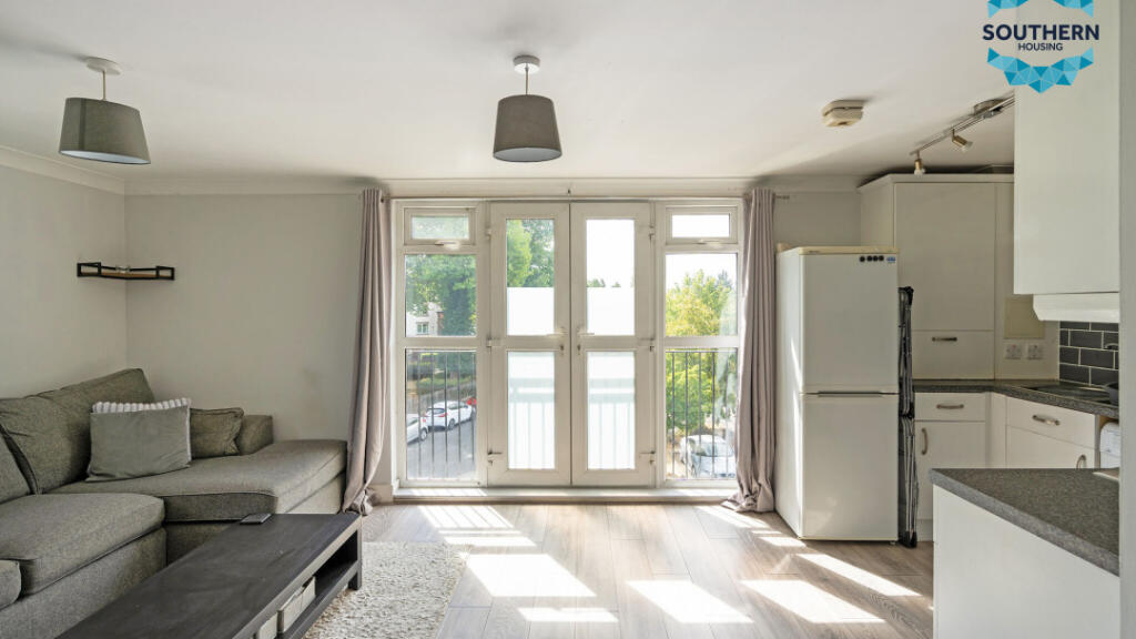 Apartment in Reigate and Banstead, Horley - View 5