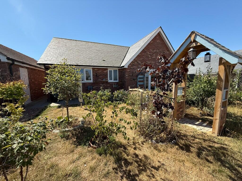 Farm Close, Frinton-On-Sea, Essex, CO13 photo 2
