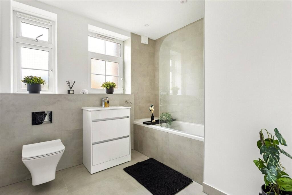 Apartment in London - View 5