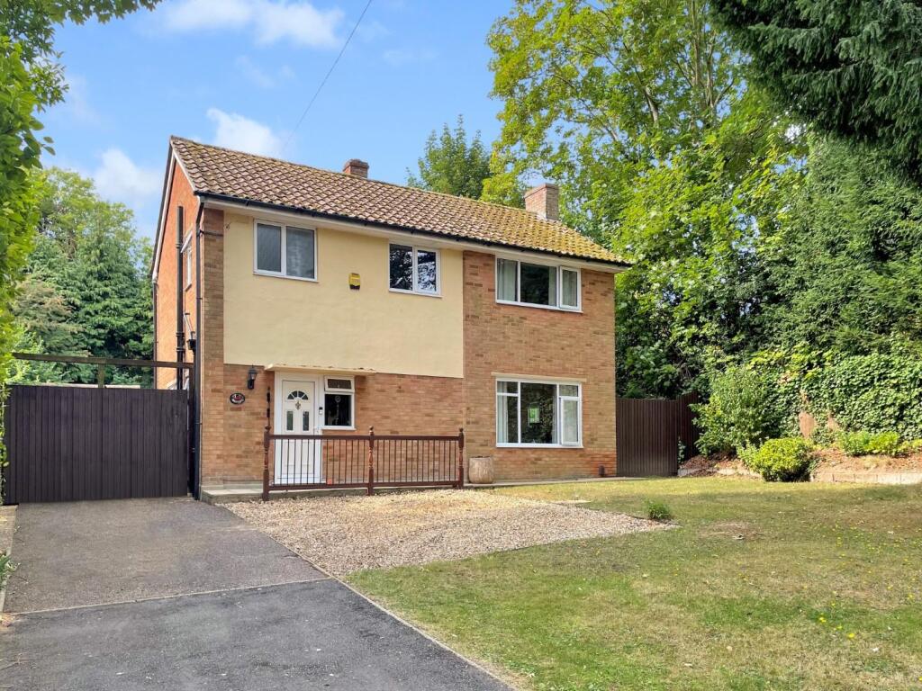 Main image of property: The Street, Kennington, Ashford TN24 9EX