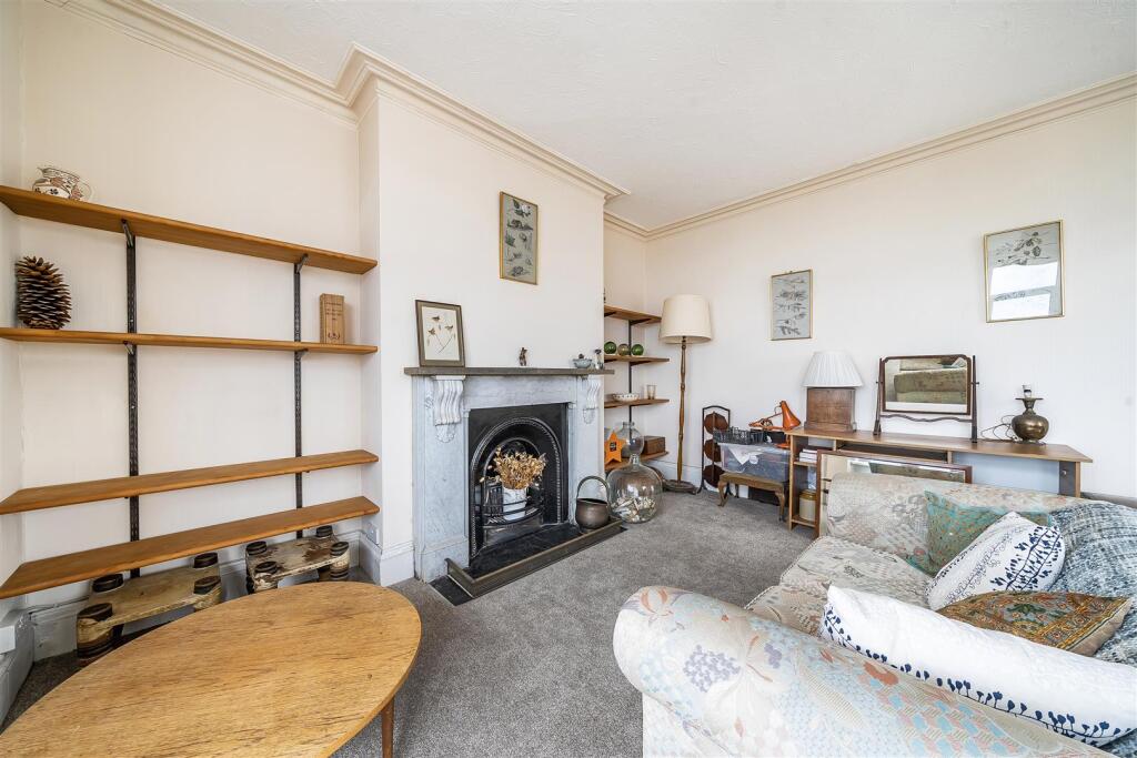 Flat 2, 2 Cluny Crescent, Swanage photo 4