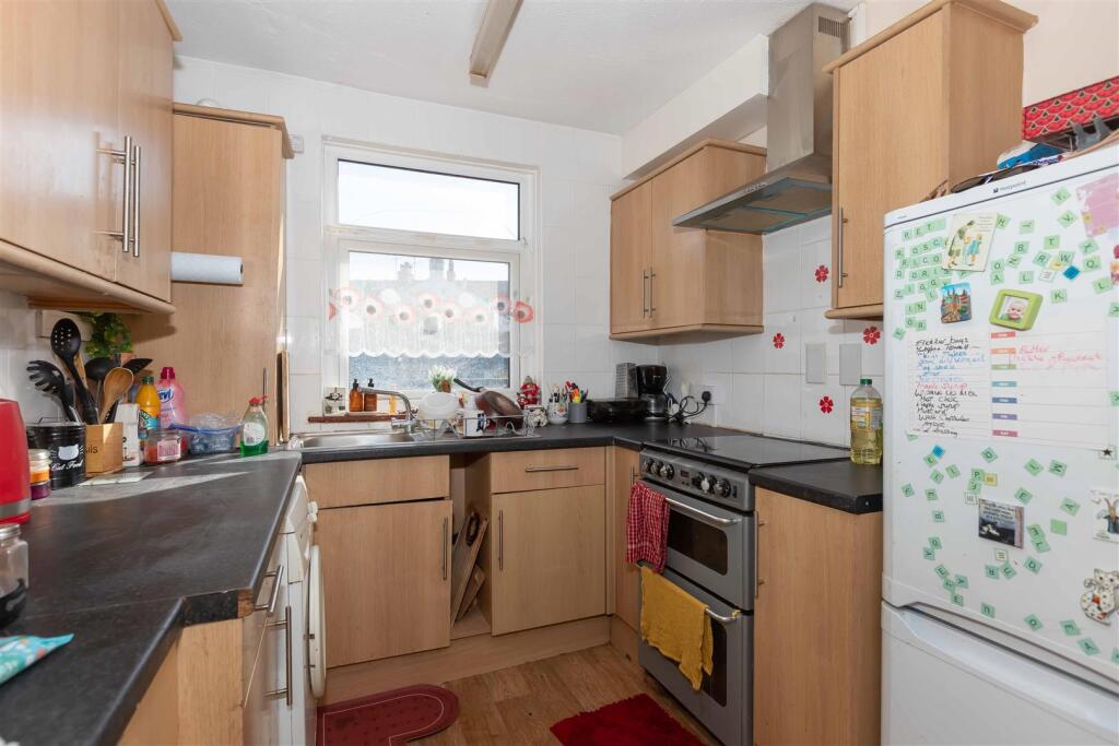 Centrecourt Close, Worthing - View 4