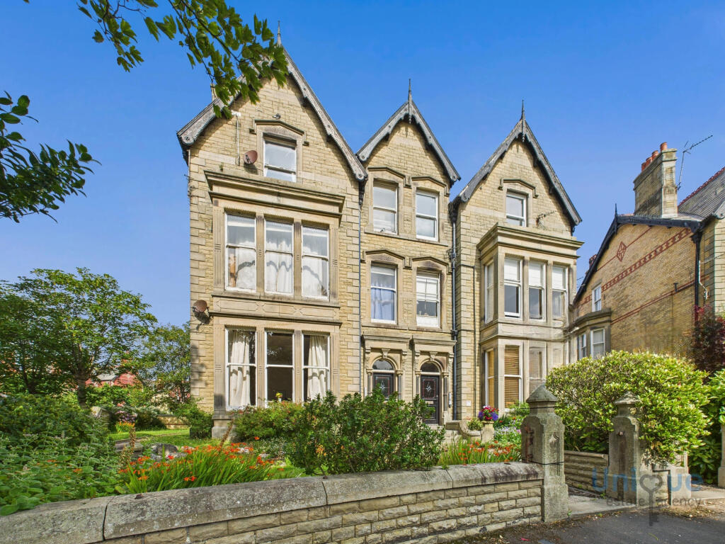 2-bed flat on 4 St. Georges Square,  Lytham St. Annes, FY8, £145,000