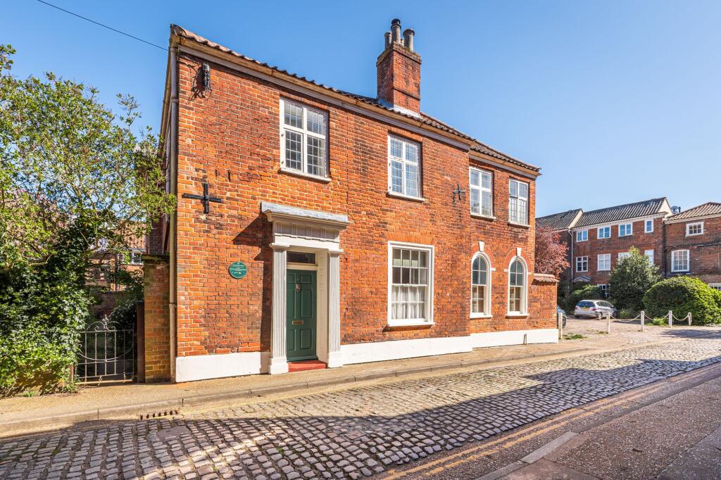 Main image of property: Hidden Gem in Norwich City Centre with Parking, Shared Garden, and Charming Period Features