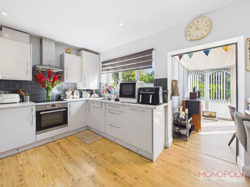 House in Llay - View 4
