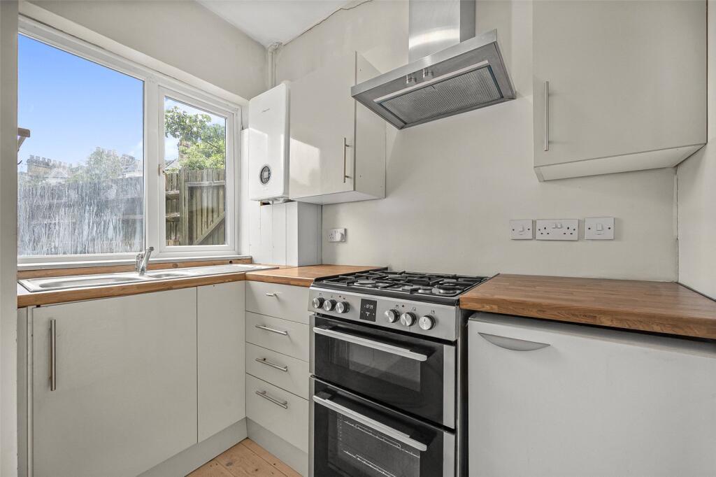 Apartment in London - View 5