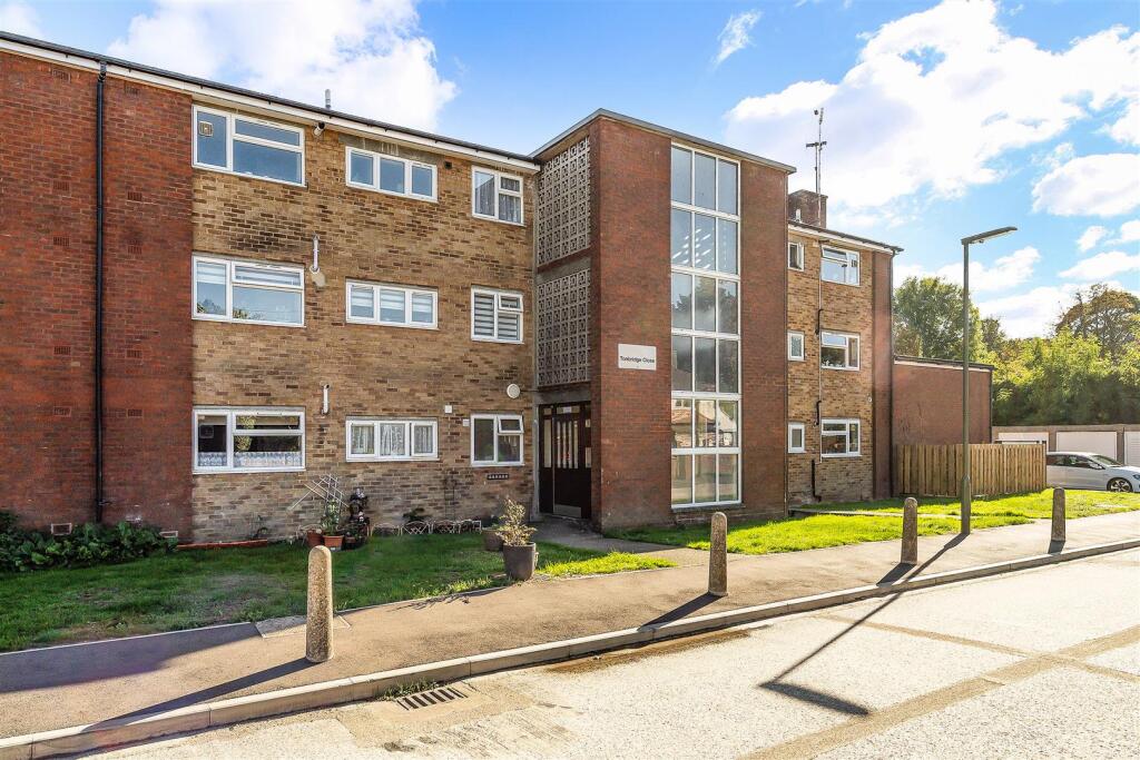 Apartment in Reigate and Banstead, Surrey