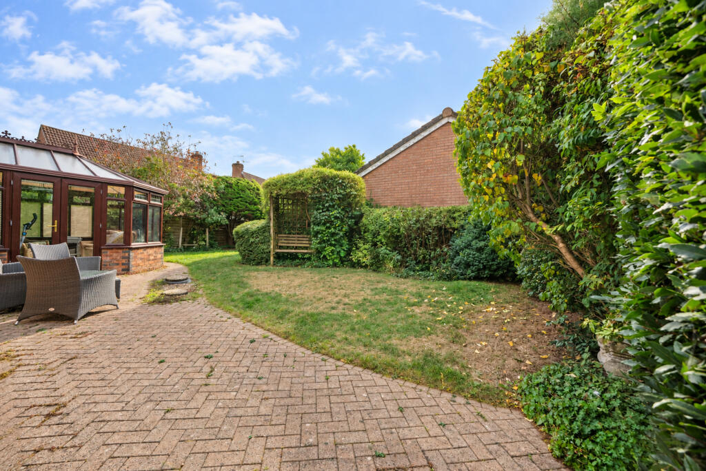 House in Dacorum, Fields End - View 4