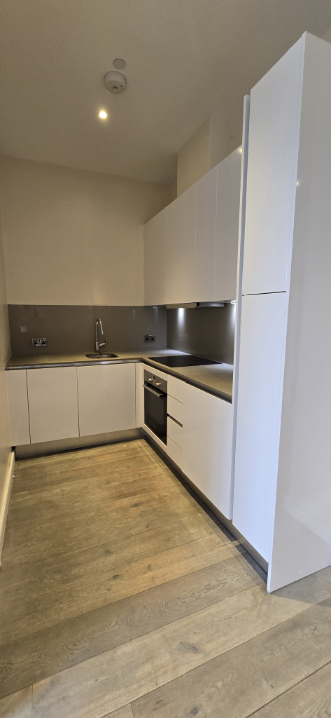 Apartment in Slough - View 5