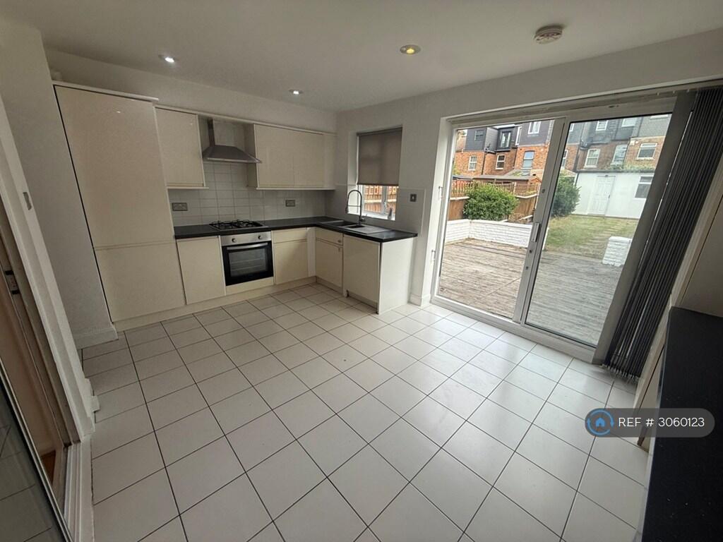 House in London - View 4