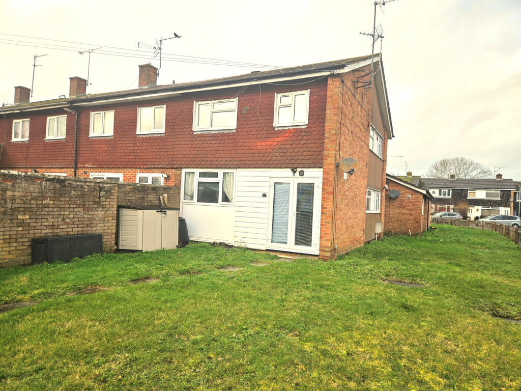 Main image of property: Woodley, RG5