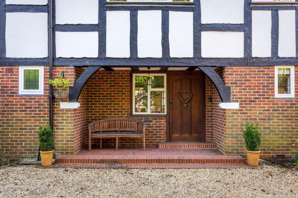 5 bed detached - Conford Drive, Shalford, GU4 image 3