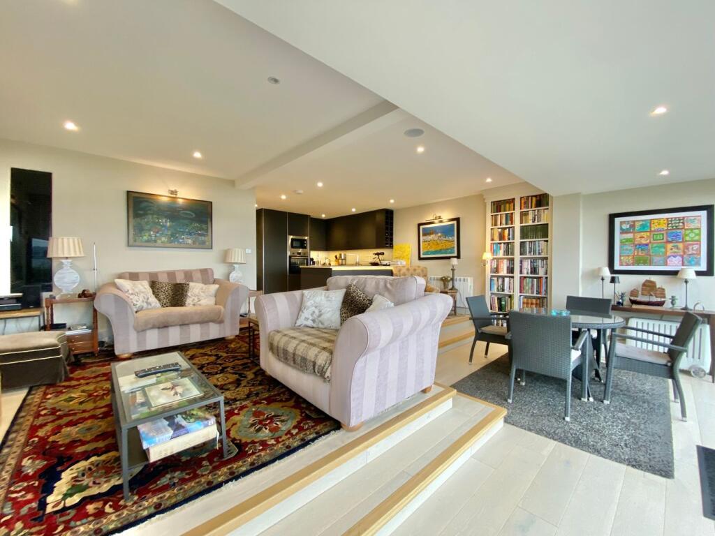 Apartment in Poole - More