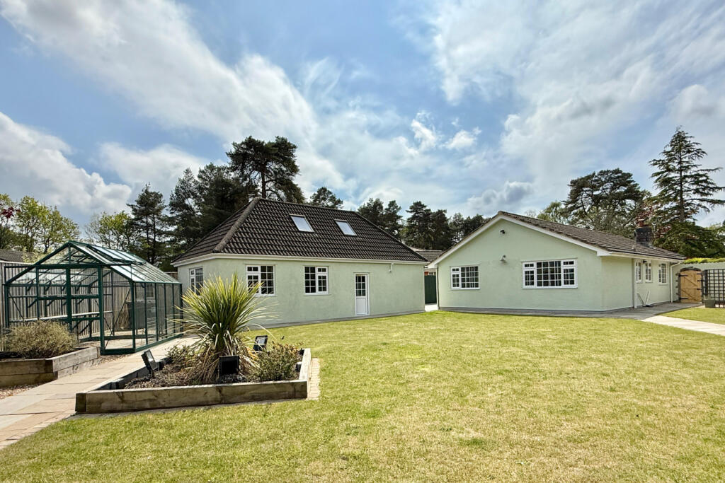 Forest Edge Close, Ashley Heath, BH24 2DZ photo 2