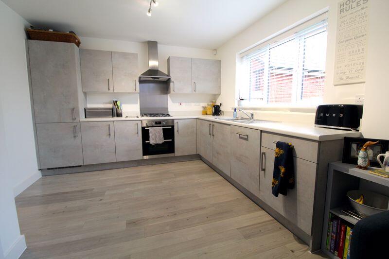 29 Jenkinson Way, Wotton-Under-Edge, GL12 8EG photo 2