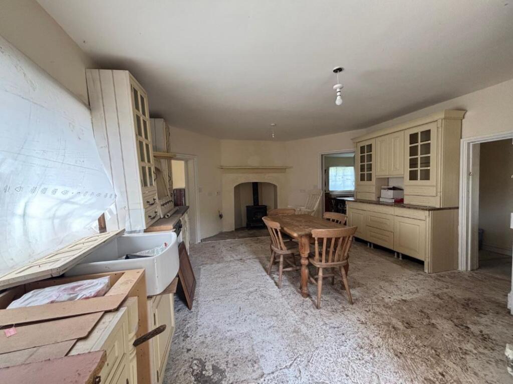 House in Stoke-on-Trent - View 4