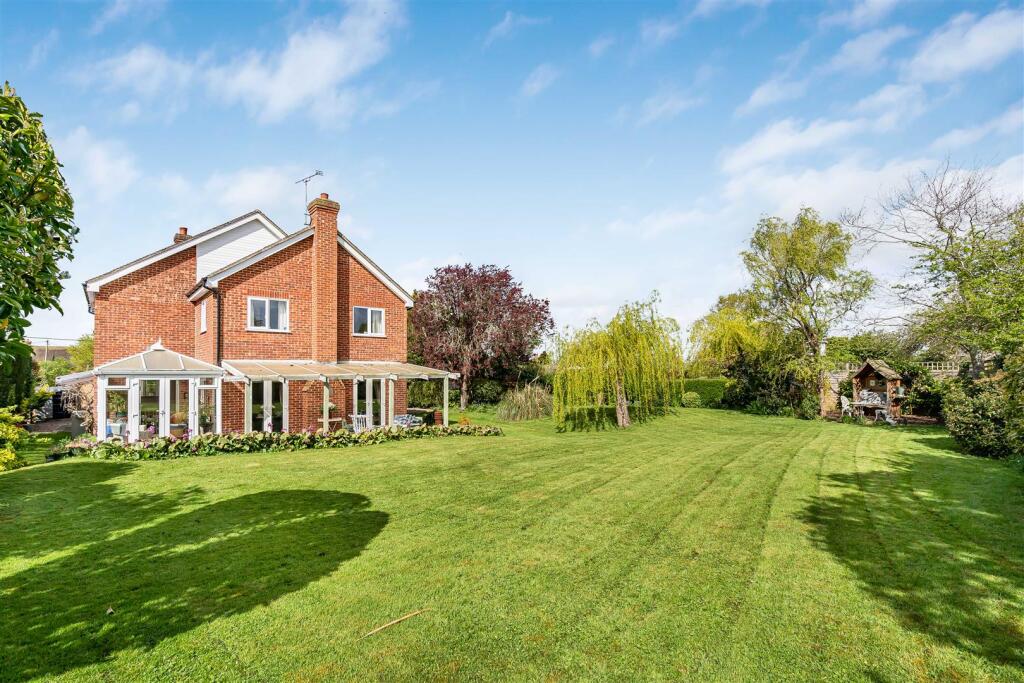 Main image of property: High Street, Ludgershall, Aylesbury