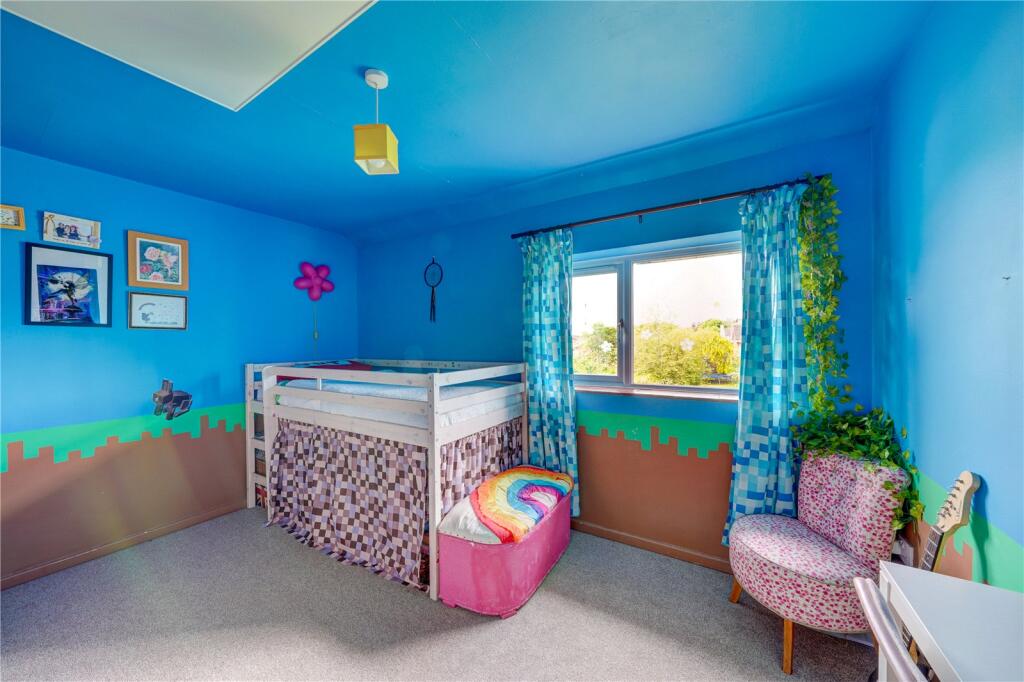 House in Worcester - View 5