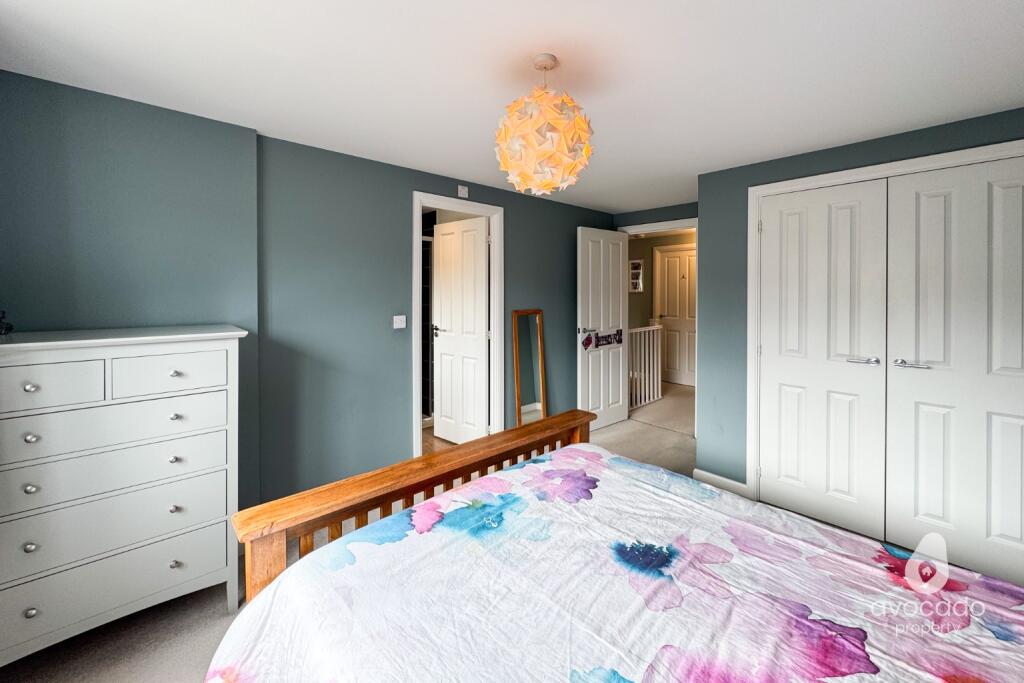 House in Three Mile Cross, Mereoak Park, Shinfield - More