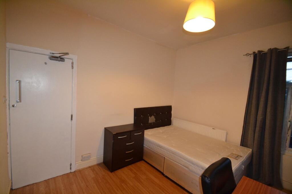 2 bedroom house share for rent