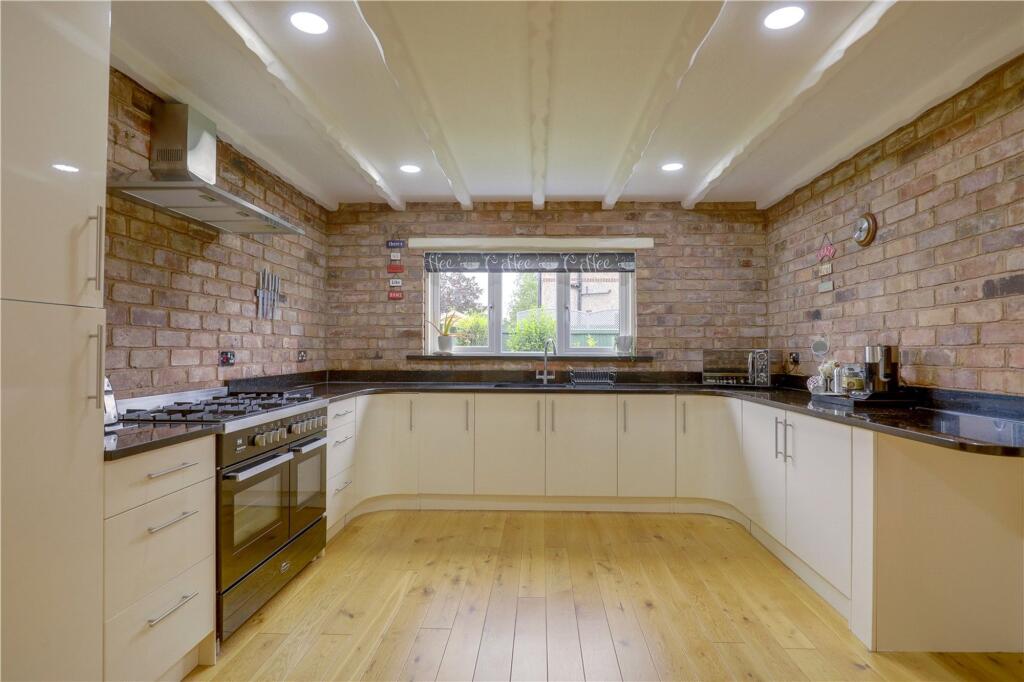 Harlescott Crescent, Shrewsbury, SY1 photo 2
