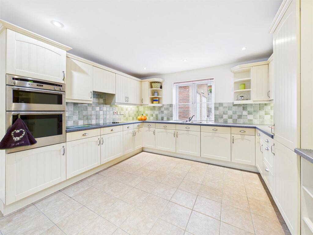 Princes Court, Coedway, Shrewsbury photo 2