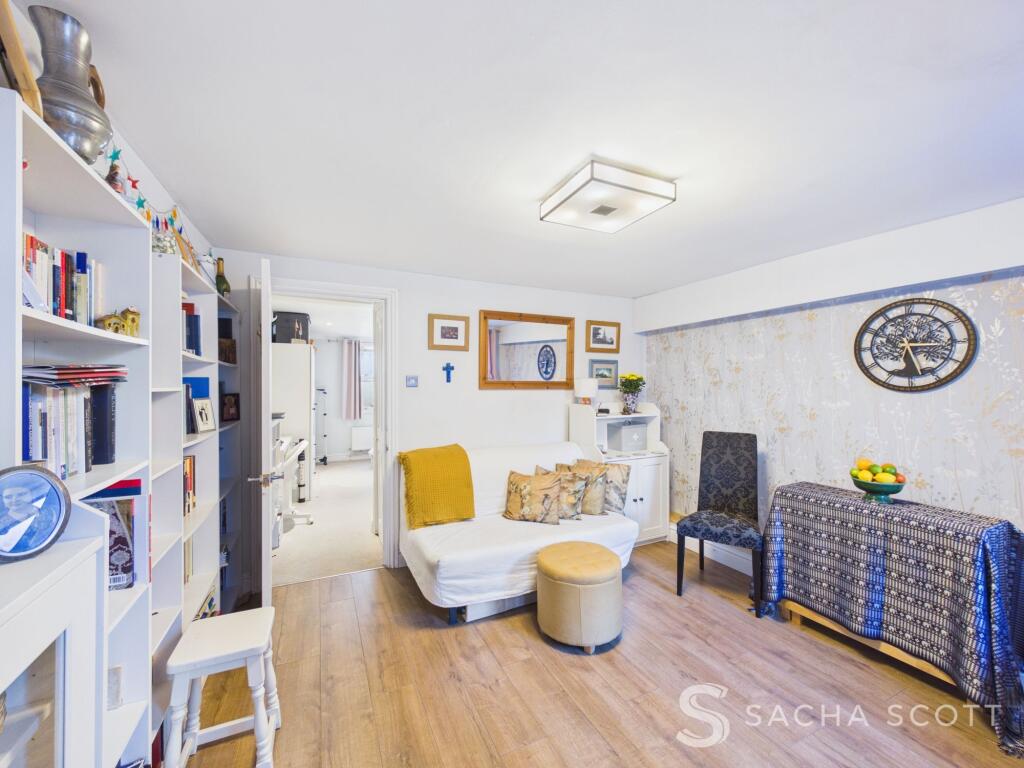 Apartment in Redhill - View 3
