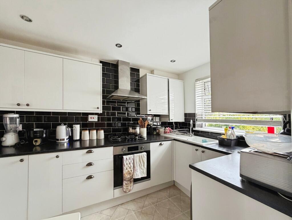 House in Rushmoor, North Town - More