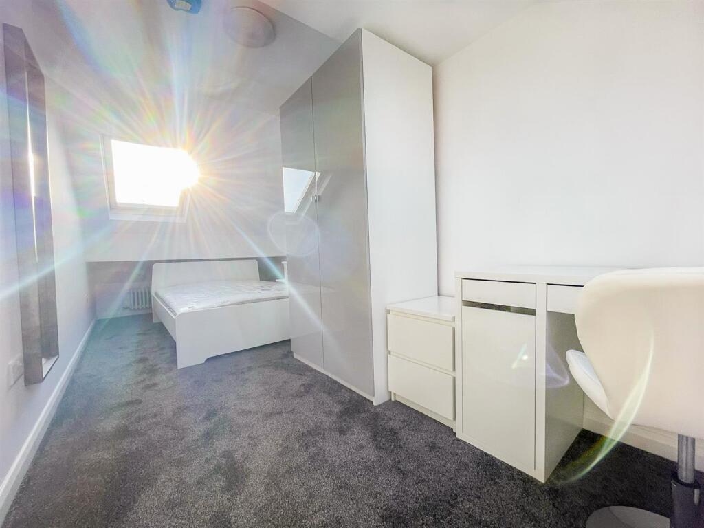 Apartment in Newcastle upon Tyne - View 4