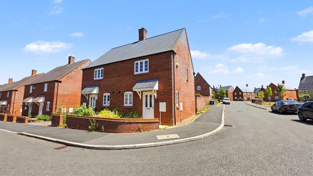 2-bed semi-detached on Pianoforte Road, Roade, Northampton, £260,000