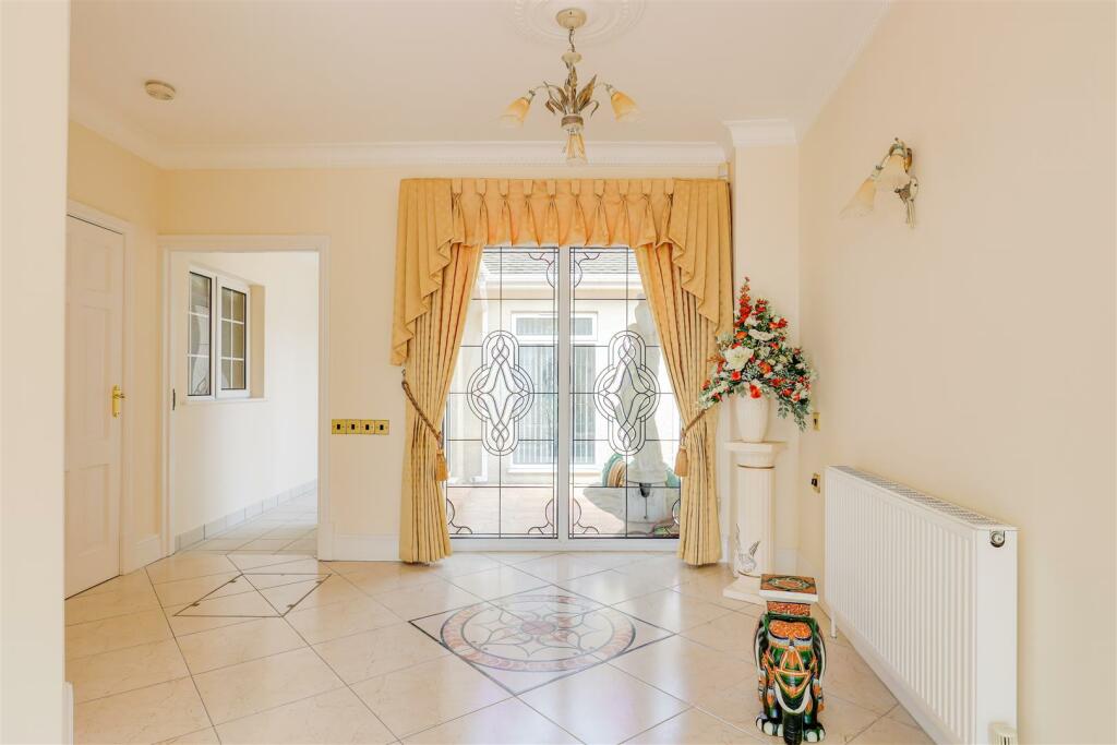 West Drive, Porthcawl, Bridgend County Borough, CF36 3HS photo 4