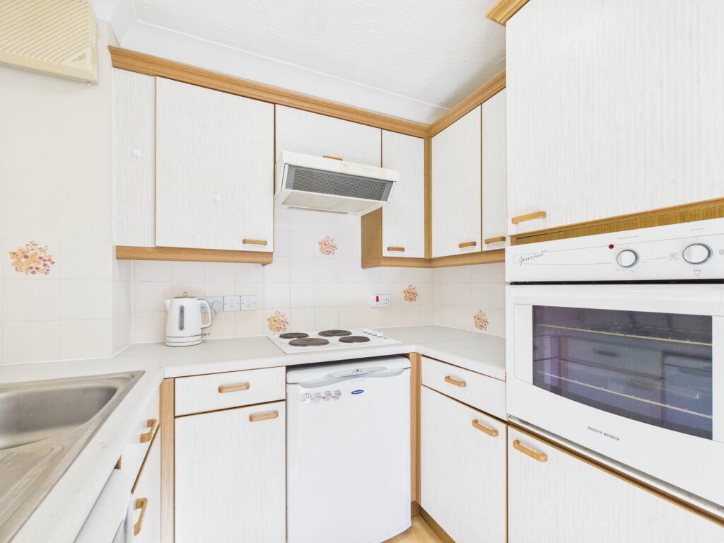 Apartment in Worthing, West Sussex - View 4