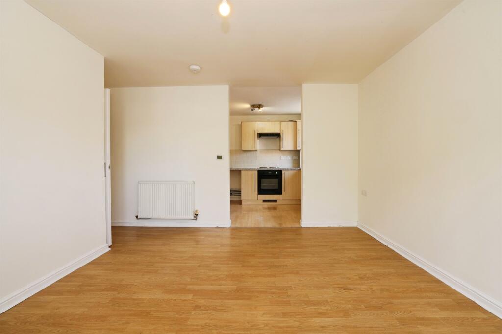Apartment in Swindon - View 5