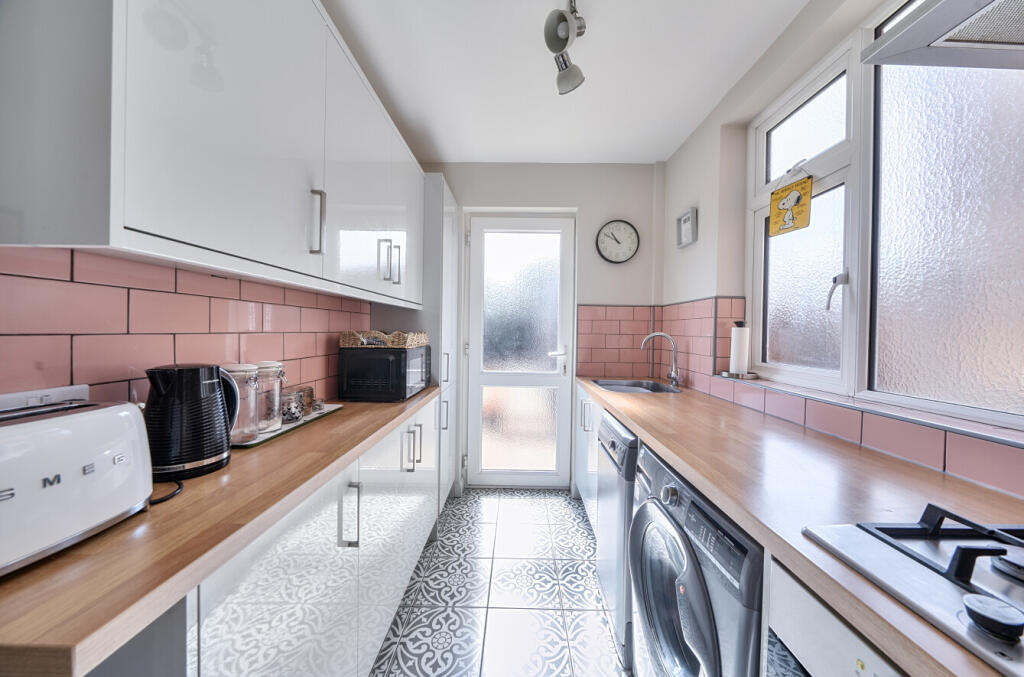 House in Dunstable, Central Bedfordshire - View 4