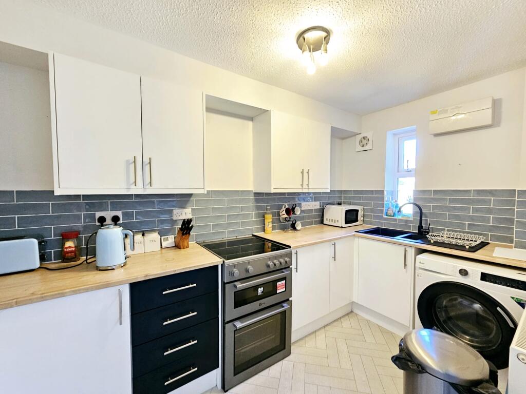 West End Court, Cayton, Scarborough, North Yorkshire photo 4