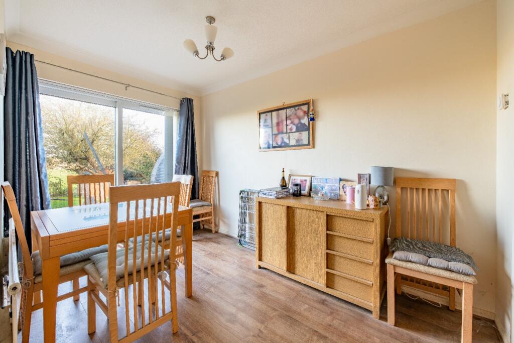 Manor Way, Hail Weston, St. Neots, Cambridgeshire, PE19 5LG photo 3