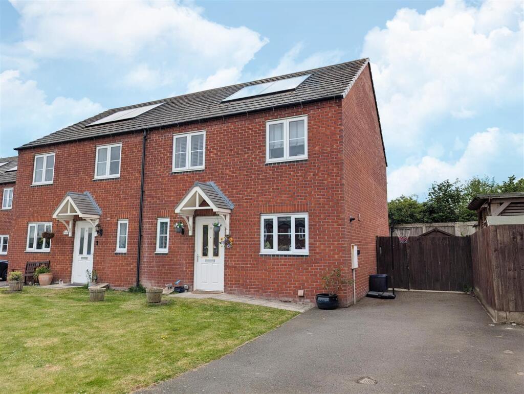 Main image of property: 15 Oaklands View, Hanwood, Shrewsbury, SY5 8NQ