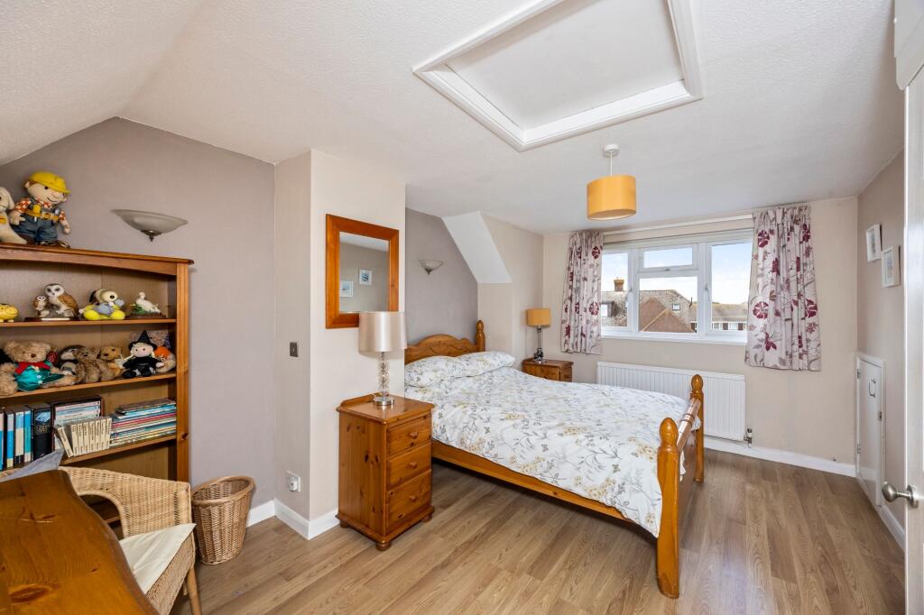Harebeating Drive, Hailsham, BN27 photo 4