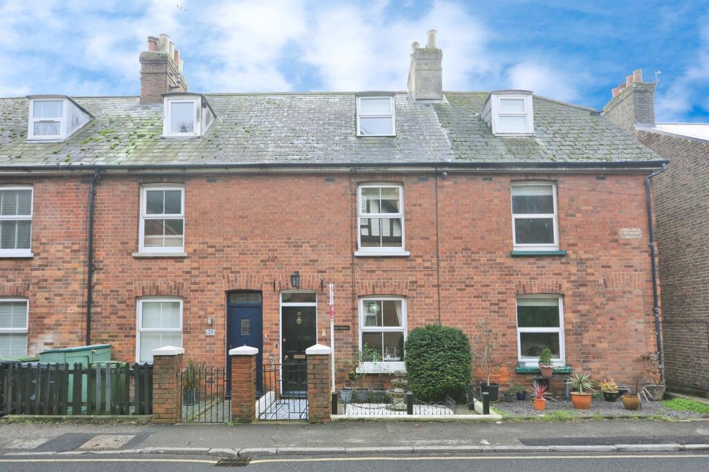 3-bed terraced on South Undercliff, Rye, £275,000