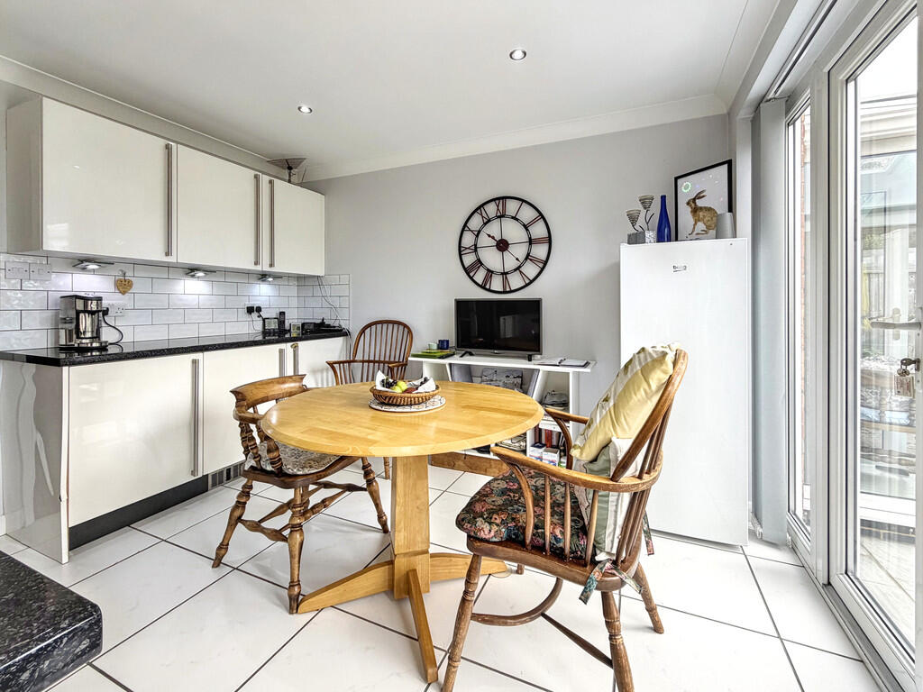 House in Lincoln - View 5