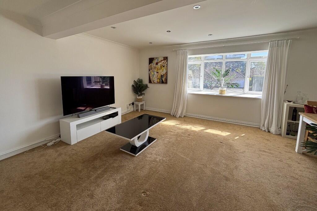 Feversham Avenue, Queens Park, Bournemouth photo 3