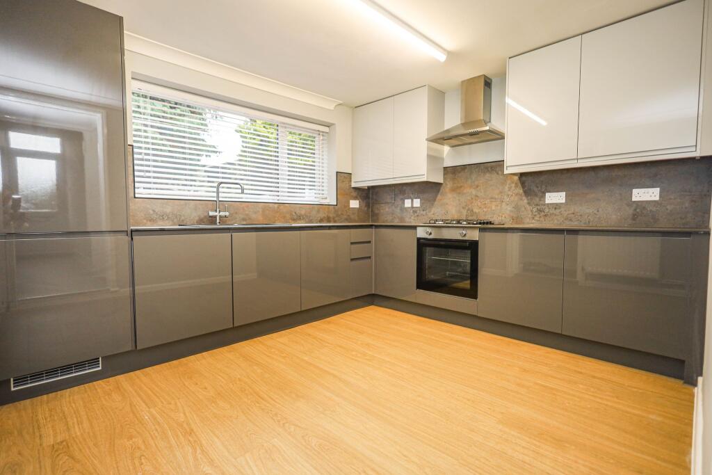 Apartment in Bournemouth, Winton - View 4