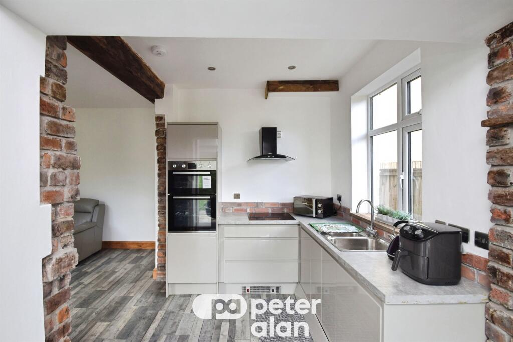 House in Swansea, Tycoch, Sketty - More